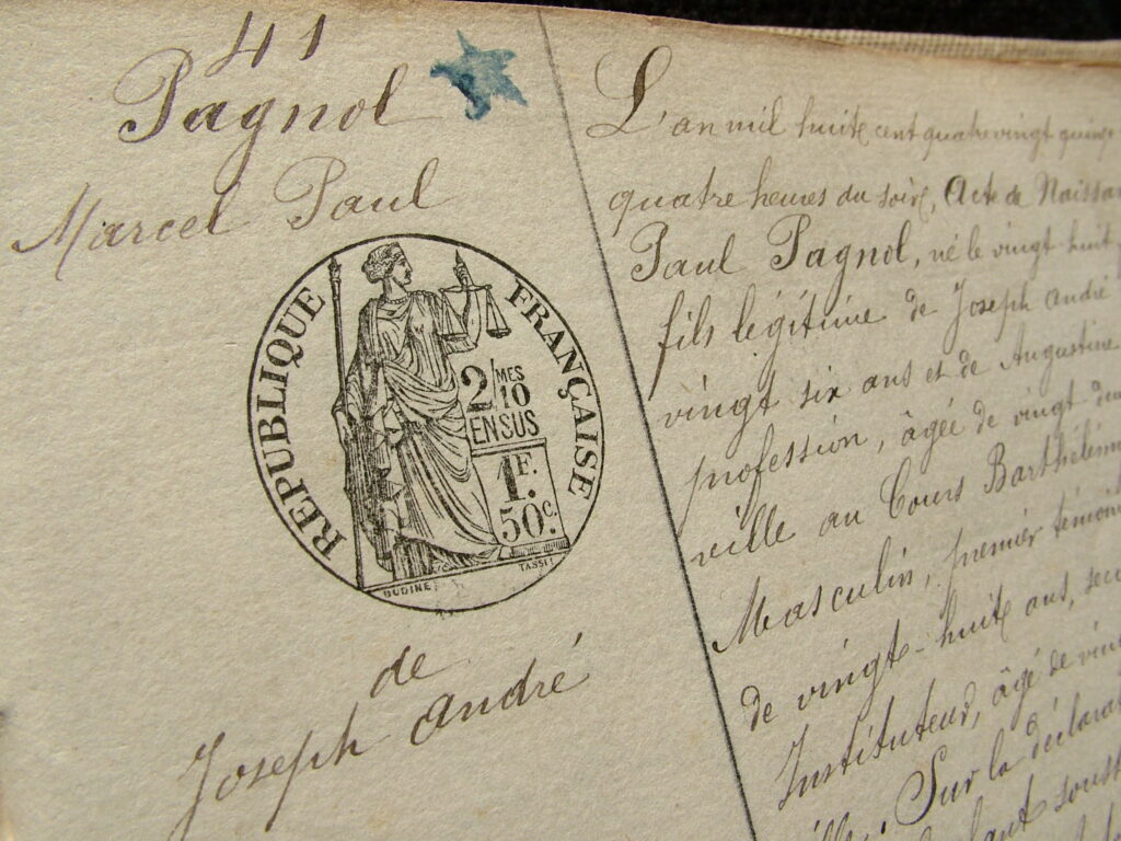Partie de l'acte de naissance de Marcel Pagnol. Dans la marge, le nom Pagnol Marcel Paul de Joseph André avec le tampon République Française - Agrandir l'image, fenêtre modale
