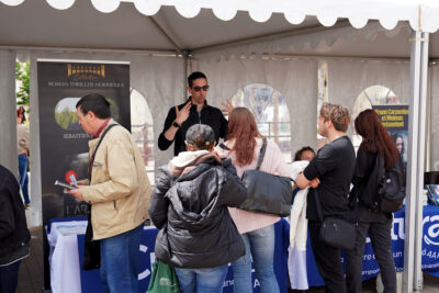 Au salon des écrivains sur le cours Foch, le 4 mai 2023 - Agrandir l'image 10 sur 20, fenêtre modale