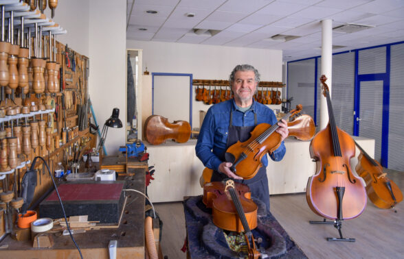 Marcello Zerilli dans son Atelier La Volute, cours Foch