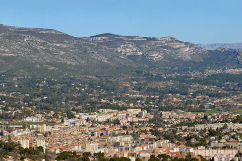 Aubagne vue depuis la table panoramique de La Coueste