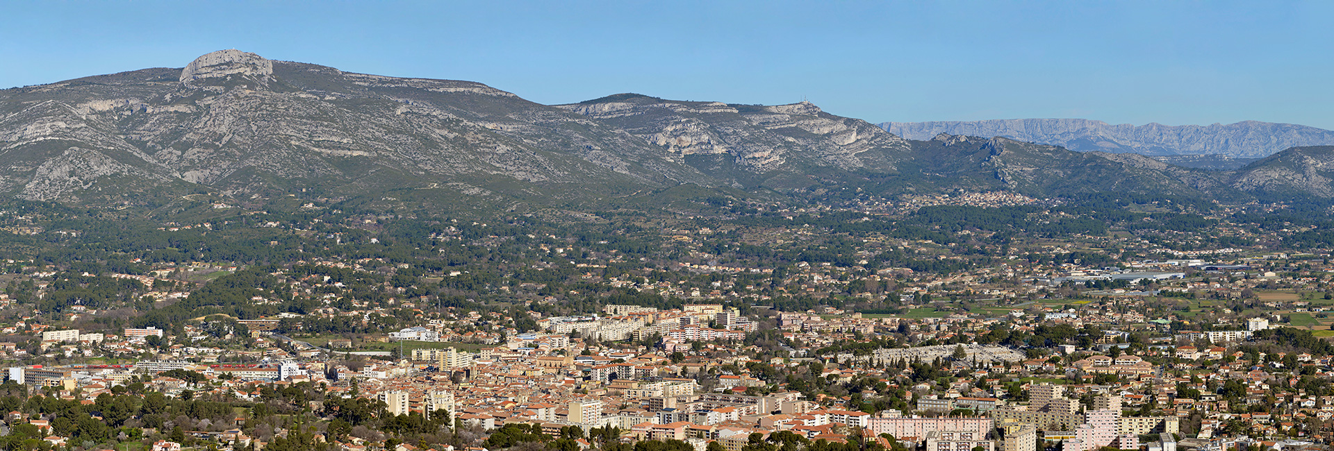 Aubagne vue depuis la table panoramique de La Coueste