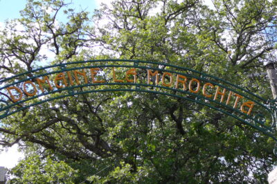 Arche en fer forgé portant l'inscription "Domaine de la Morochita" - Agrandir l'image 2 sur 6, fenêtre modale