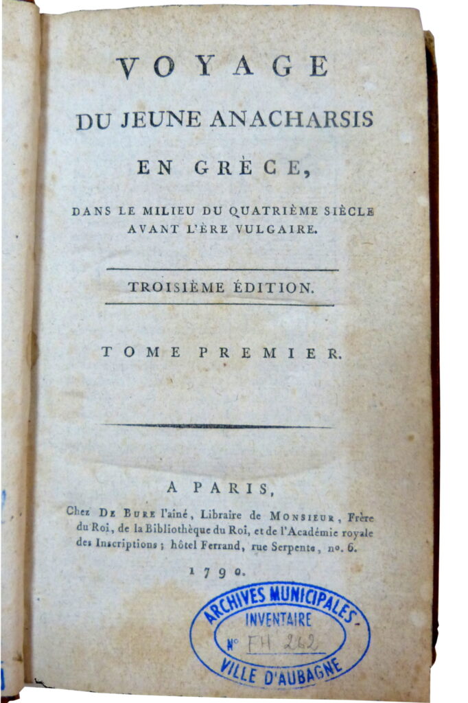 Texte sur la page : Voyage du jeune Anacharsis en Grèce dans le milieu du quatrième siècle avant l'ère vulgaire. Troisième édition. Tome premier. A Paris, chez De Bure l'aîné, Libraire de monsieur, Frère du Roi, de la Bibliothèque du Roi, et de l'Académie royale des Inscriptions ; hôtel Ferrand, rue Serpente, n°6. 1790. Tampon des archives municipales d'Aubagne et numéro d'inventaire FH262 - Agrandir l'image, fenêtre modale