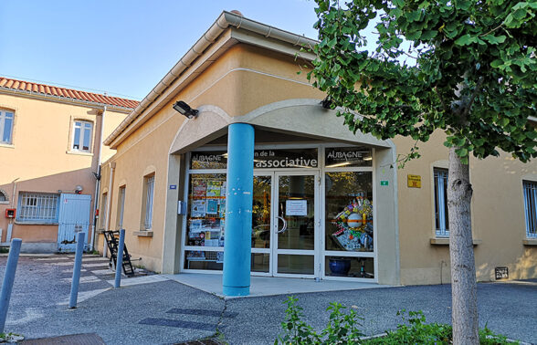 Entrée de la Maison de la vie associative d'Aubagne