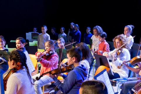 Orchestre de jeunes musiciens du conservatoire d'Aubagne sous la baguette d'Alain Négrel, directeur adjoint