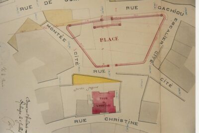 Plan du quartier de l'horloge où figurent l'emplacement futur de l'horloge et du square Arnaud-Mathieu. Le plan est aquarellé jaune et rose. - Agrandir l'image 2 sur 3, fenêtre modale