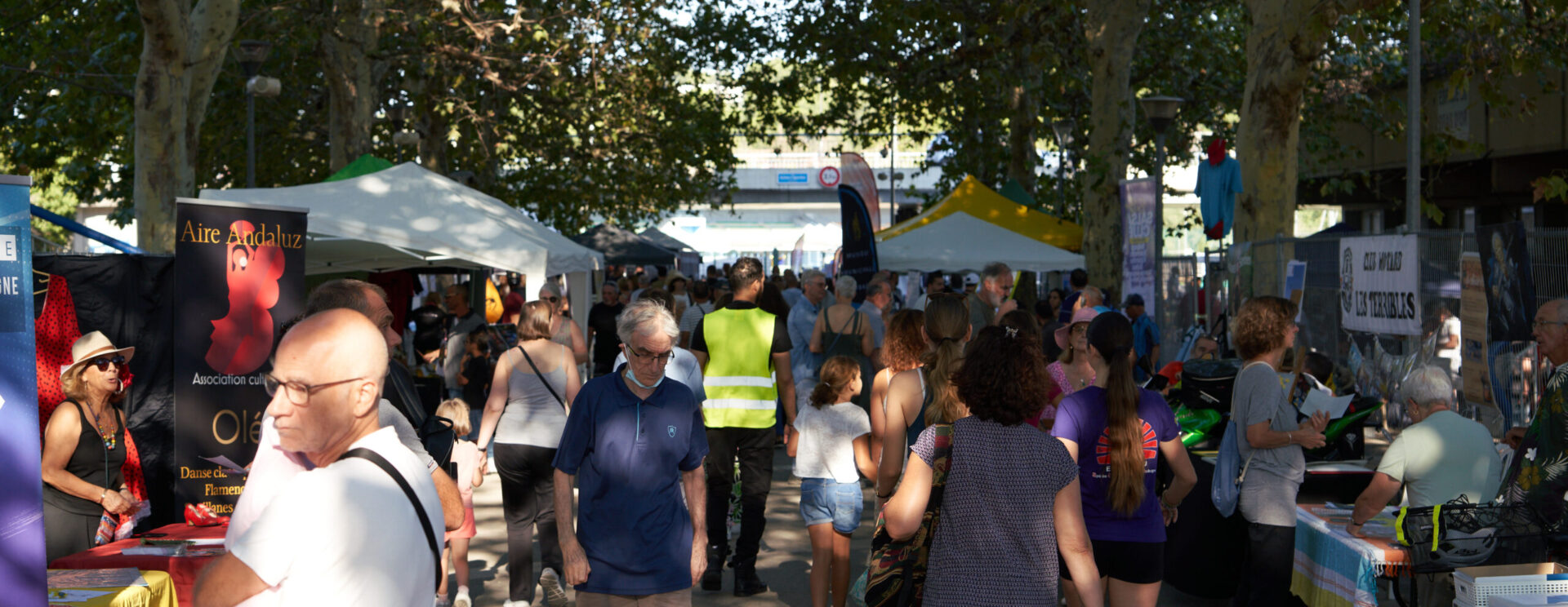 Foule dans les allées de la Fête des associations et du sport à Aubagne.