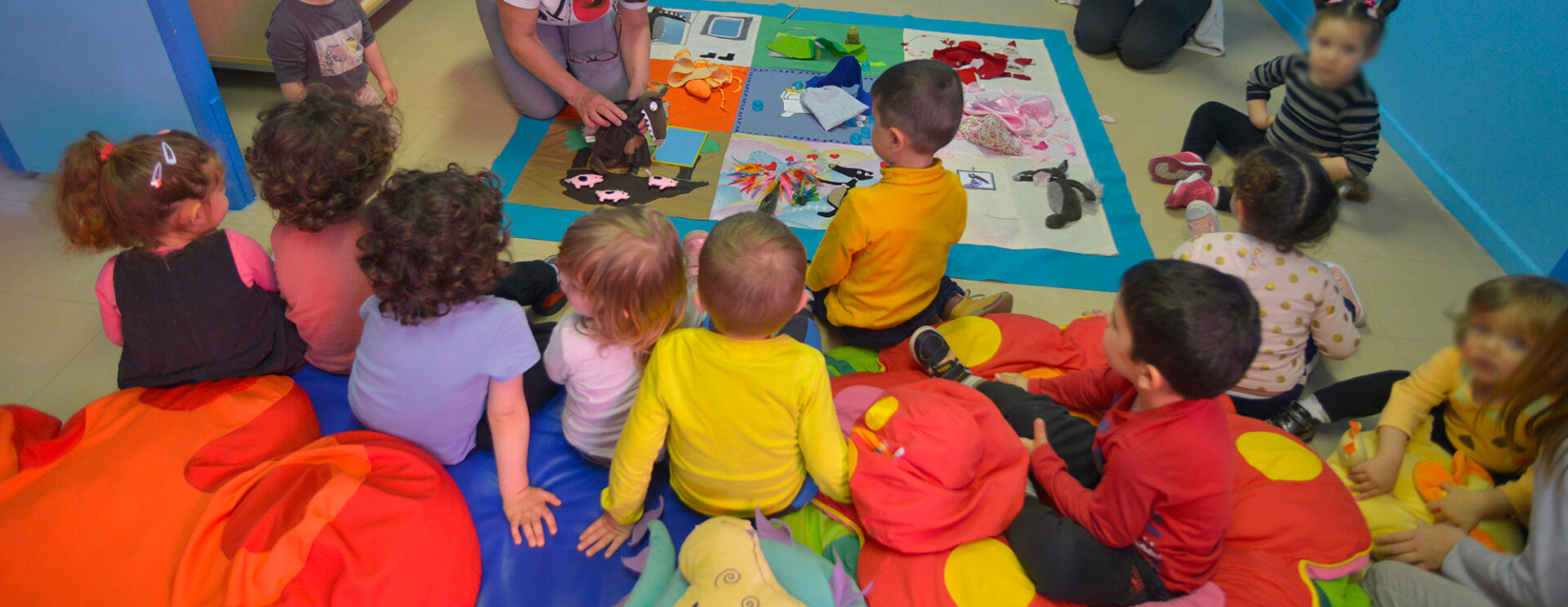 De jeunes enfants au multi-accueil de la Garenne