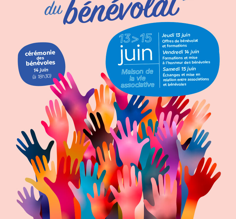 Affiche des Rencontres du bénévolat 2024 : un bouquet de mains de toutes les couleurs dressées vers le haut