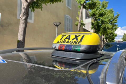 Lumineux Taxi Aubagne