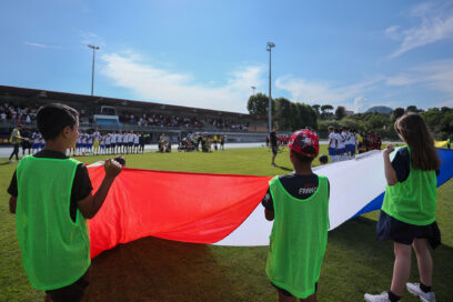 La sélection française joue à chaque édition du tournoi Maurice Revello sur la pelouse du stade de Lattre de Tassigny - Agrandir l'image, fenêtre modale