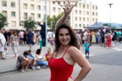 Agrandir l'image 2 sur 39, fenêtre modale