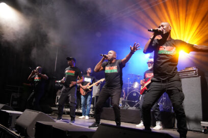 Les Magic System sur la scène de l'esplanade de Gaulle à Aubagne avec une énergie contagieuse et de la bonne humeur à revendre ! - Agrandir l'image, fenêtre modale