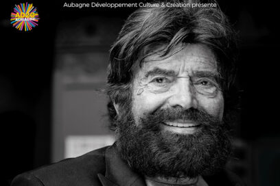 Photo de Marek Halter souriant avec le logo d'AD2C - Agrandir l'image, fenêtre modale