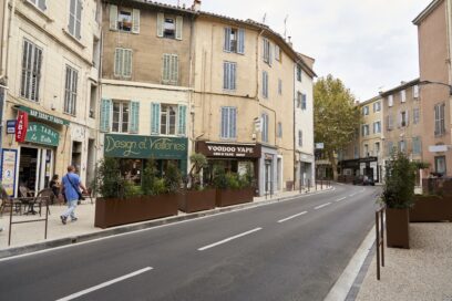 La rue de la République à Aubagne après les travaux de requalification en 2024. - Agrandir l'image, fenêtre modale