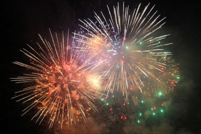 Feu d'artifice dans le ciel aubagnais - Agrandir l'image, fenêtre modale