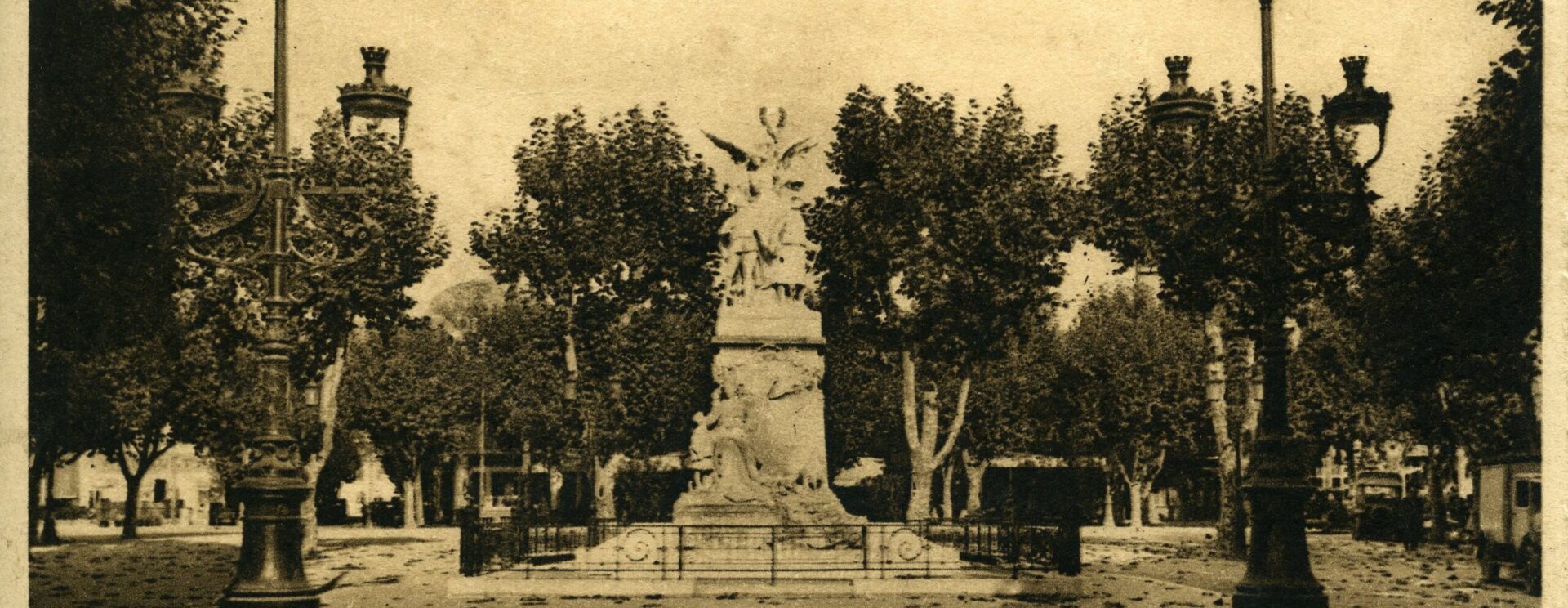 Monument aux Morts, dit "de la Victoire" sur le cours Foch à Aubagne