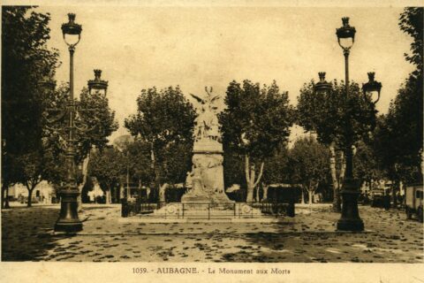 Monument aux Morts, dit "de la Victoire" sur le cours Foch à Aubagne