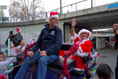 L'arrivée de la mère Noël du côté de l'Espace Bras d'Or - Agrandir l'image, fenêtre modale