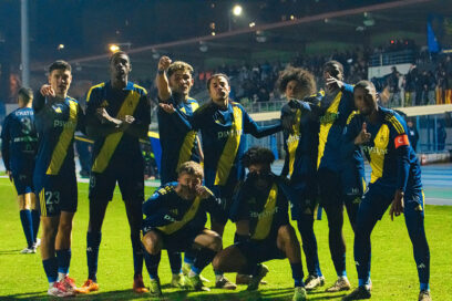 Photo de groupe des joueurs aubagnais célébrant un but - Agrandir l'image, fenêtre modale