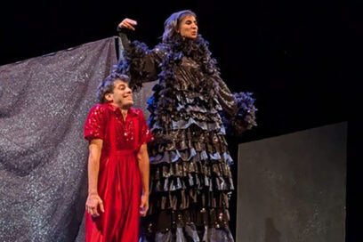 Membres de la compagnie "La Place du Soleil" sur scène - Agrandir l'image, fenêtre modale