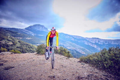 Clément Izquierdo quasiment en haut du col de l'Espigoulier - Agrandir l'image 1 sur 2, fenêtre modale