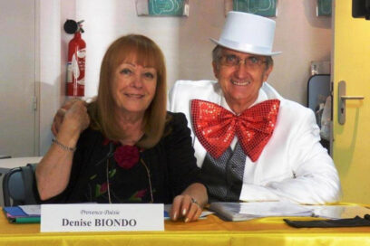 Denise Biondo tient la main de Danyel Camoin, assis à sa gauche - Agrandir l'image, fenêtre modale