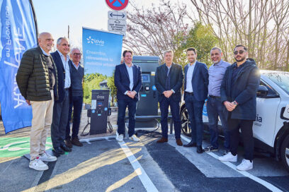 Inauguration de bornes électriques sur le parking des aires Saint-Michel - Agrandir l'image, fenêtre modale