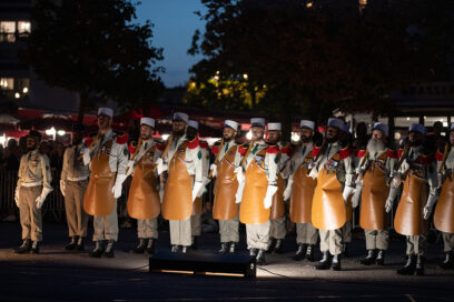 Prise d'arme de la Légion étrangère à Aubagne - Agrandir l'image, fenêtre modale