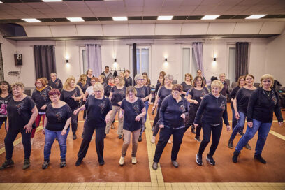 Danseurs de country dans une salle. - Agrandir l'image, fenêtre modale