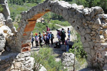 Des élèves d'une classe Pagnol à l'arche d'Aubignane en mai 2021 - Agrandir l'image, fenêtre modale