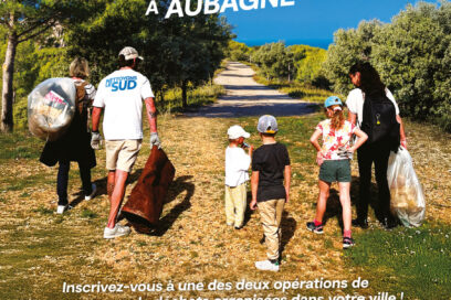 3 adultes et 3 enfants ramassent des déchets dans la nature sous un ciel bleu ensoleillé - Agrandir l'image, fenêtre modale