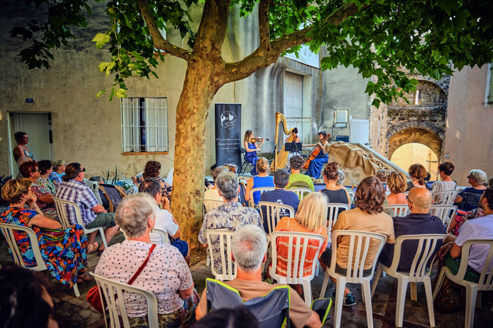Places en musique avec le trio Sinfonia le jeudi 3 juillet 2025 sur la place de la Sarrasine