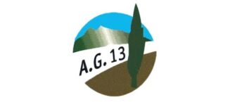 Logo avec dessin d'un pin et du Garlaban en fond avec écrit A.G.13