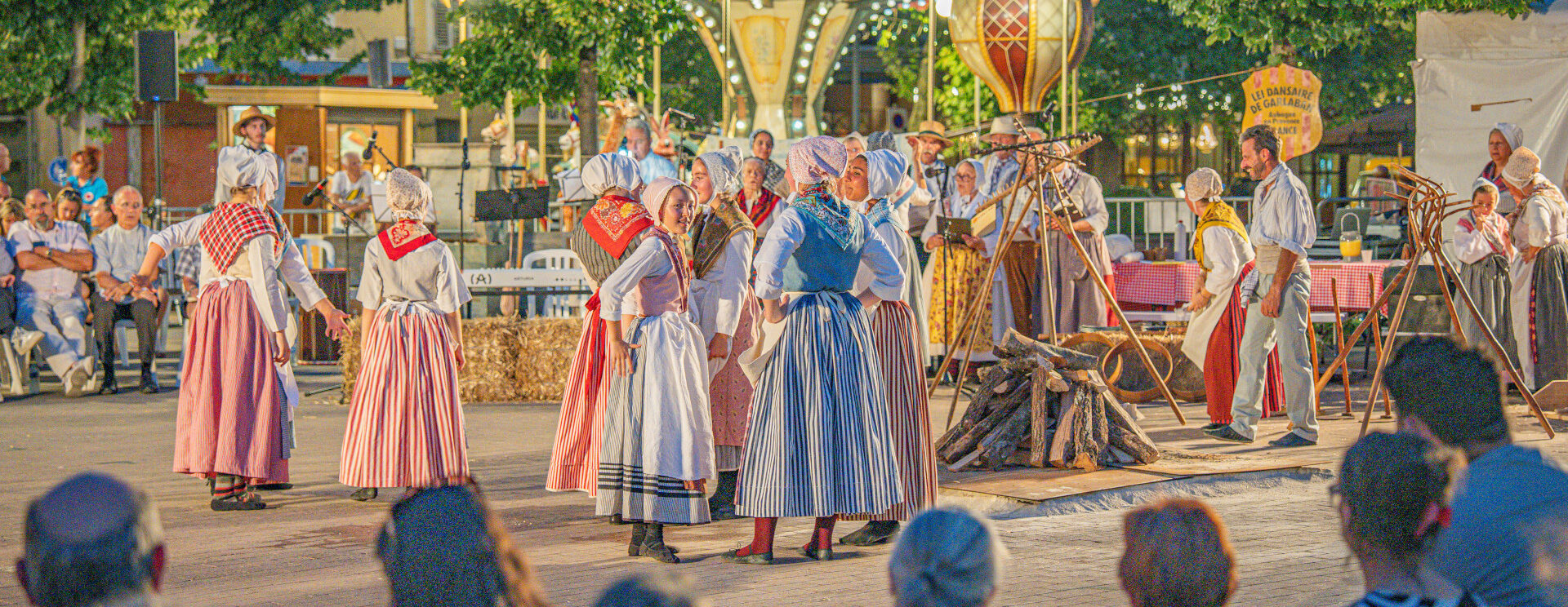 Les Dansaire de Garlaban lors de la fête de la Saint-Jean