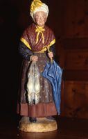 Santon de Virginie de Garlaban en habit provençal tenant dans ses mains deux lapins et un parapluie bleu - Agrandir l'image, .JPG 755 Ko (fenêtre modale)