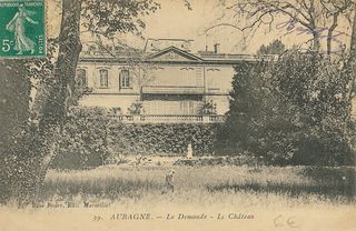 Carte postale sépia représentant le château de la Demande. En premier plan, un petit jardin - Agrandir l'image, .JPG 1 Mo (fenêtre modale)
