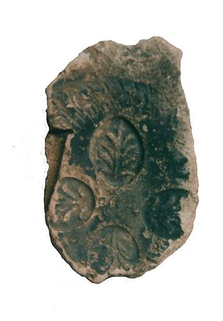 Fragment de poterie à palmettes - Agrandir l'image, .JPG 435 Ko (fenêtre modale)